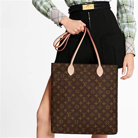 louis vuitton carry it tote.